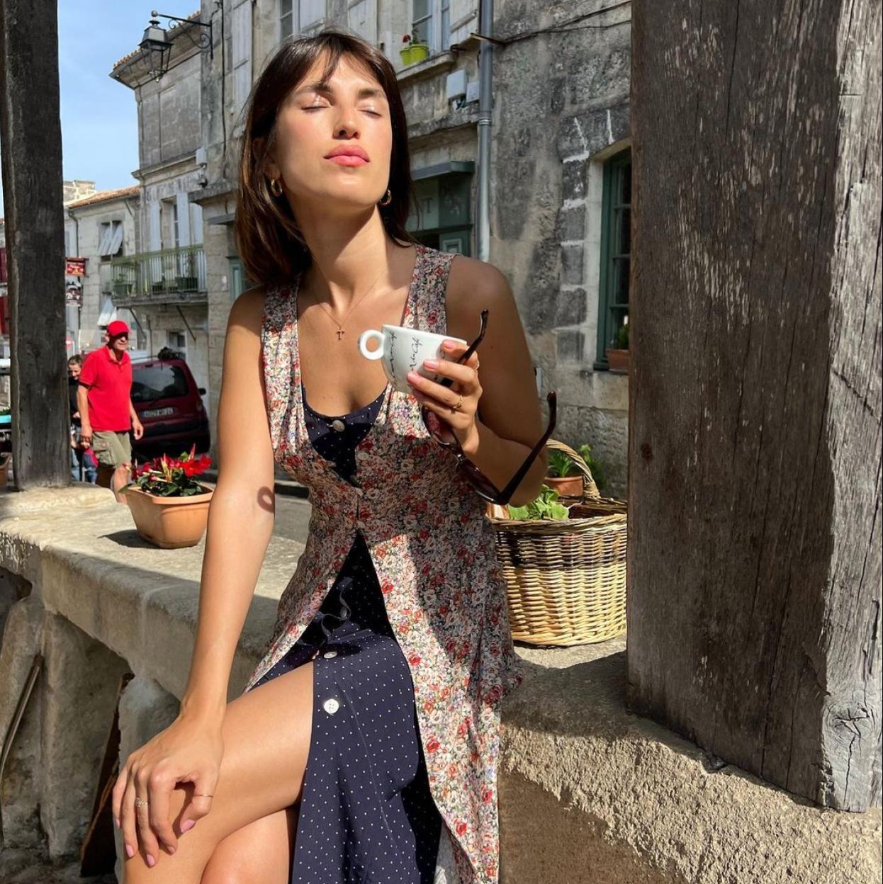 La influencer Jeanne Damas con un vestido/@jeannedamas