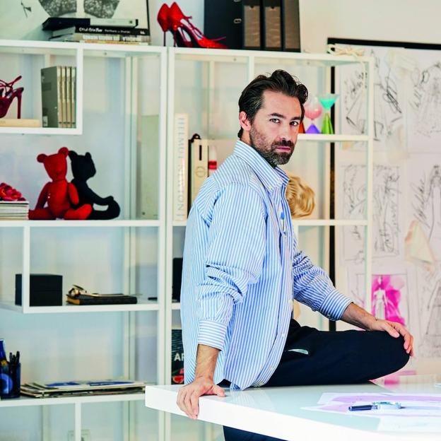 Juan Vidal posa en su atelier.