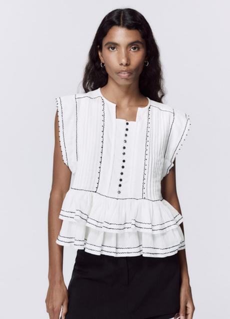 Blusa blanca de Sfera (29,99 euros)