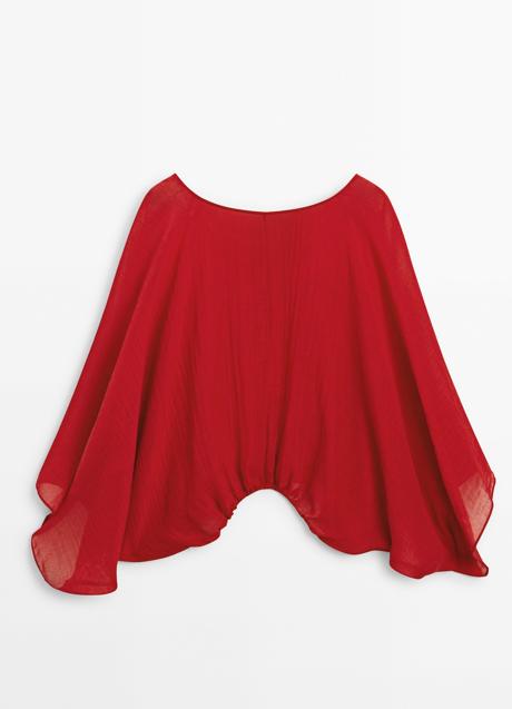 Blusa de color rojo de Massimo Dutti (89,95 euros)