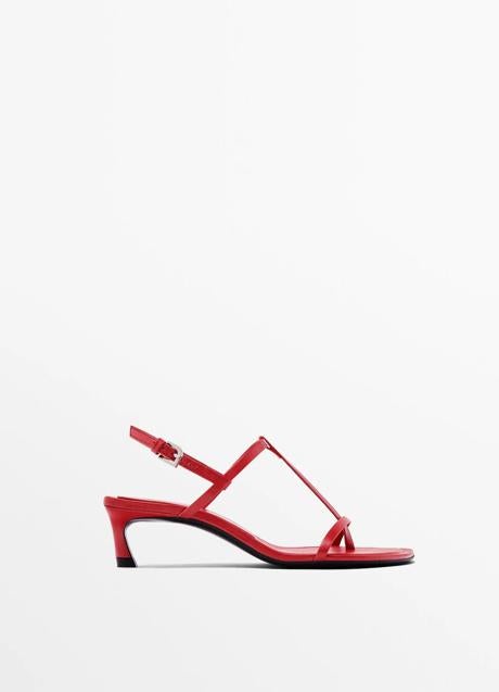 Sandalias rojas de Massimo Dutti (129 euros)