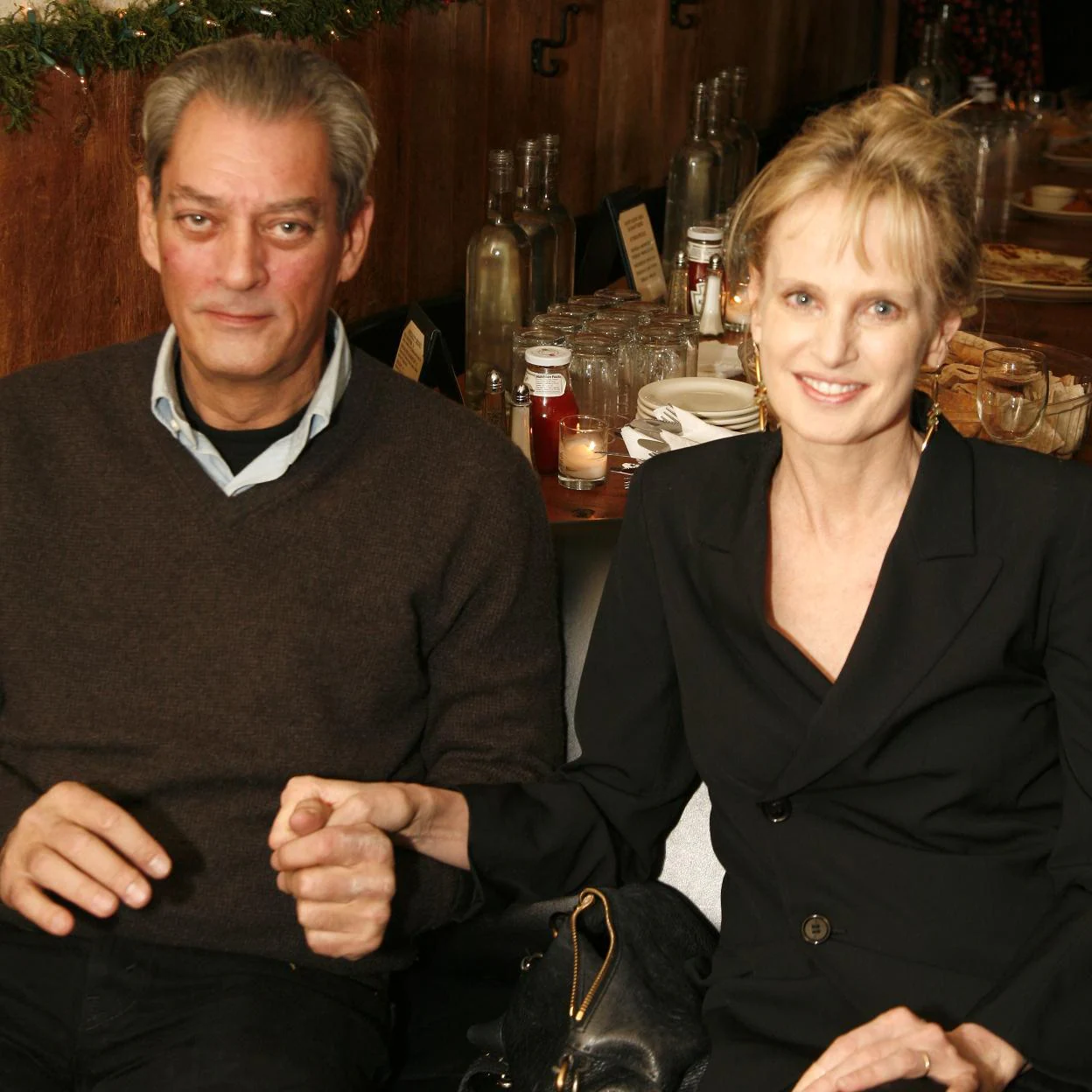 El enfado de Siri Hustvedt, viuda de Paul Auster: «Nos robaron la dignidad»  | Mujer Hoy