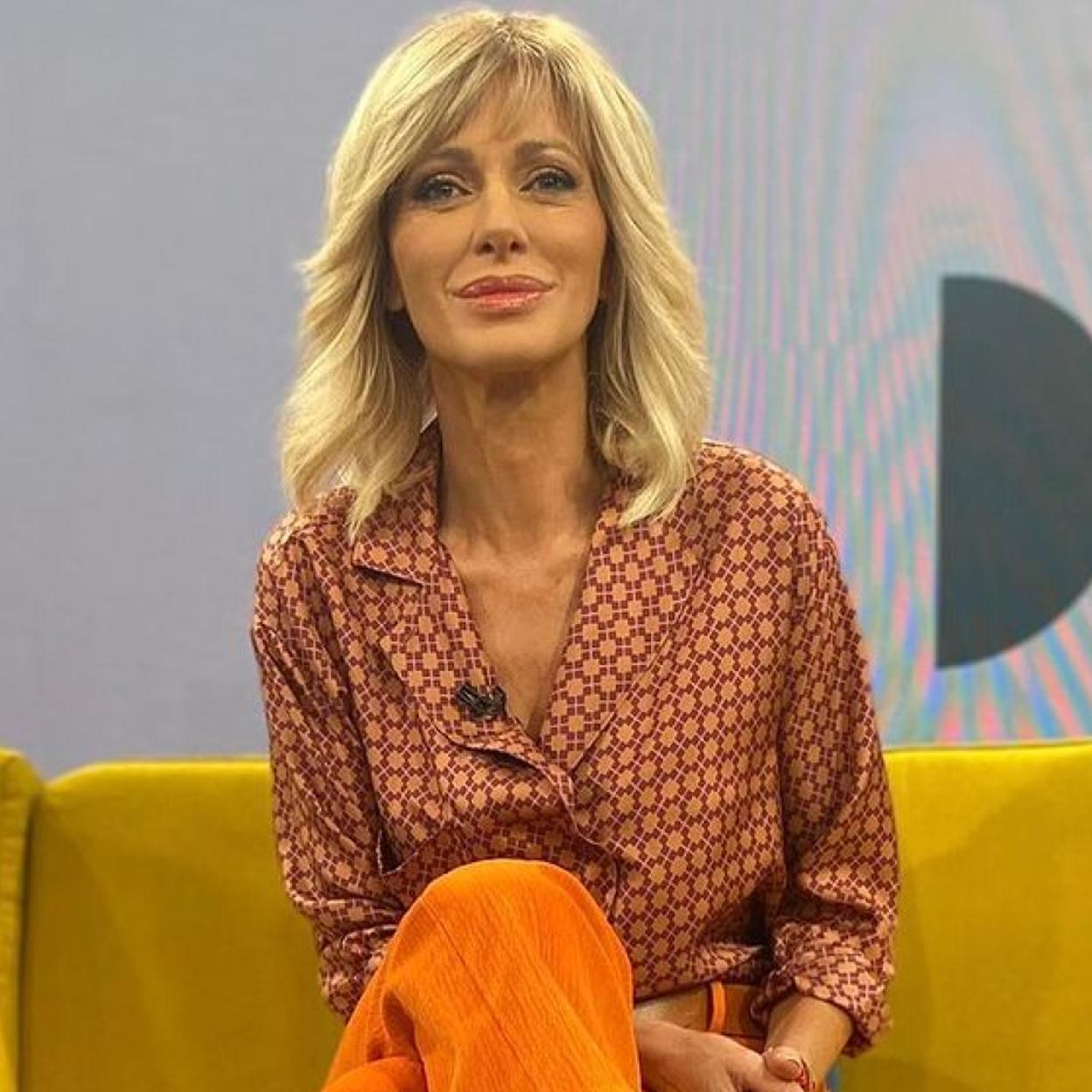 Susanna Griso con una camisa estampada./@susannagrisooficial