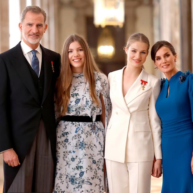 La última felicitación navideña de los reyes y sus hijas.