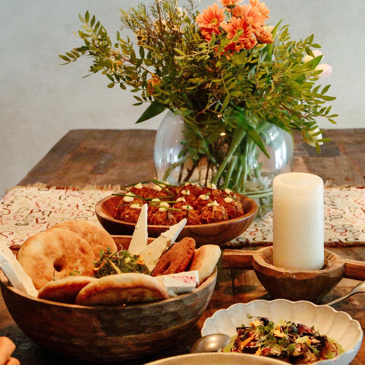 Algunos de los platos que se pueden degustar en el brunch de Persimmon's, el local georgiano de moda en el barrio de las Salesas./dr