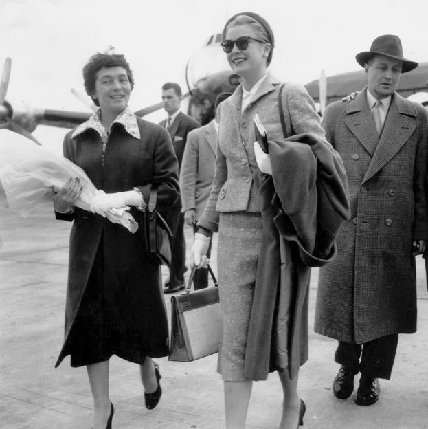 Grace Kelly con uno de sus bolsos de HErmès.