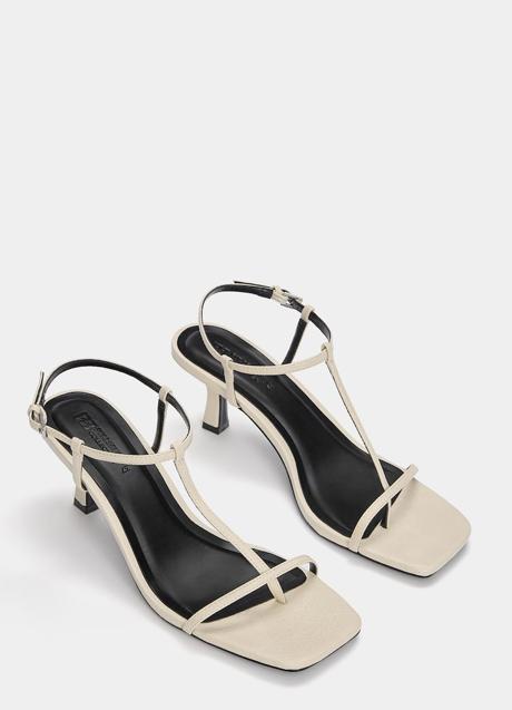 Sandalias de tacón de Pull & Bear (25,99 euros)