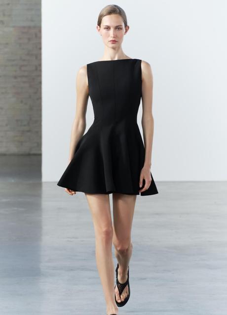 Vestido negro de Zara (49,99 euros)