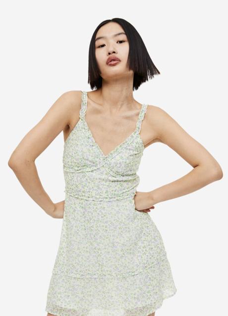 Vestido con estampado de flores de H&M (24,99 euros)