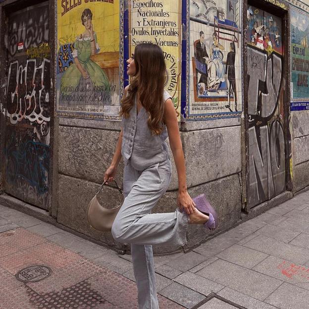 Las cuñas metalizadas que van a arrasar este verano porque son bonitas y cómodas (y además, están rebajadas)