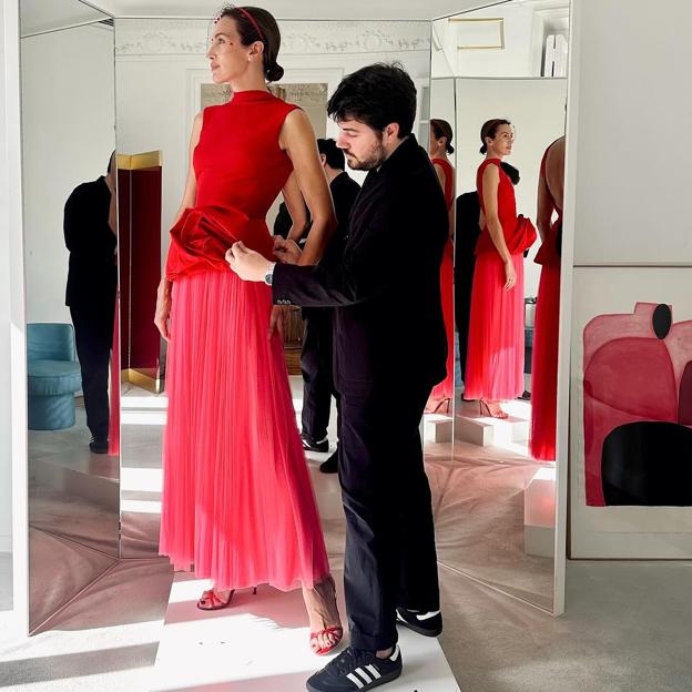 Nieves Álvarez en el fitting de su vestido junto a Jorge Redondo. 