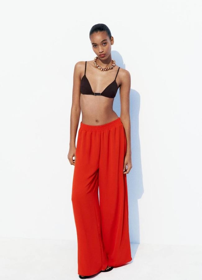 Pantalones rojos wide leg con cintura elástica