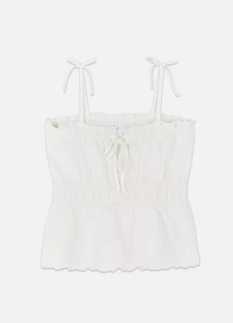 Top blanco con lazadas de Primark (8 euros)