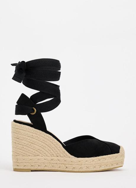 Alpargatas negras de Zara (39,99 euros)