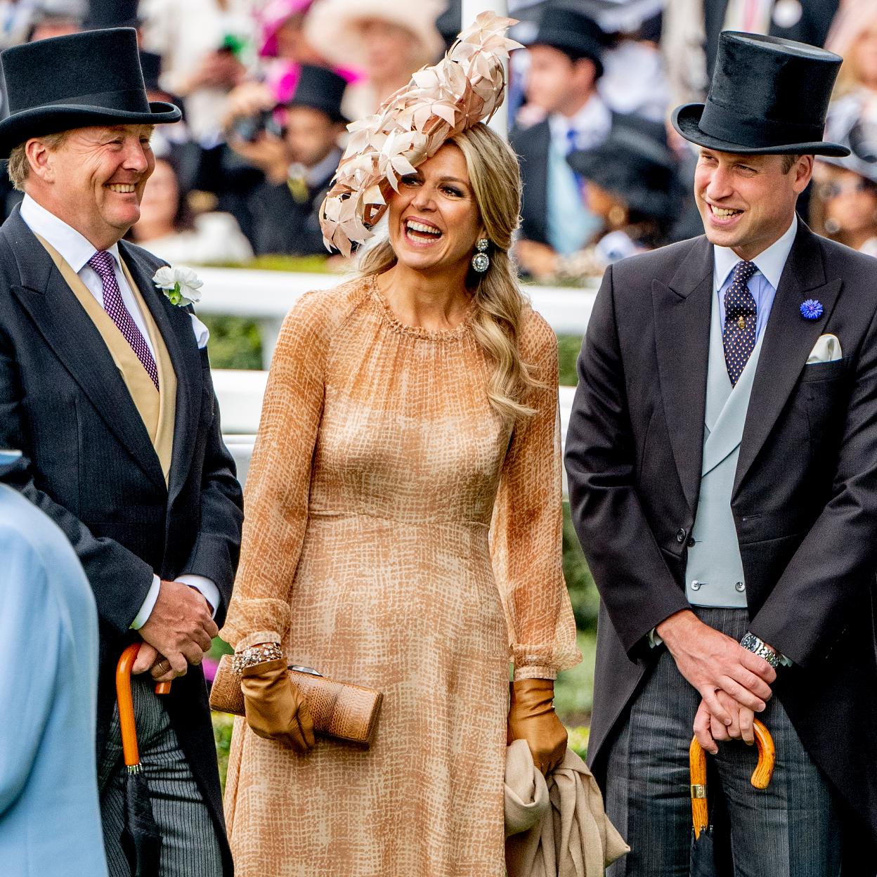 Los reyes Guillermo y Máxima junto al príncipe Guillermo de Inglaterra. /GTRES