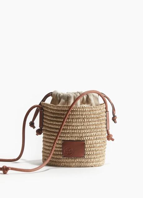 Bolso de rafia de H&M (29,99 euros)