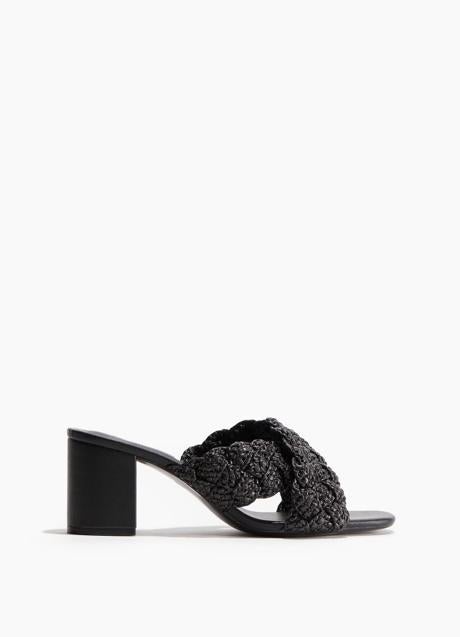 Sandalias negras de H&M (37,99 euros)