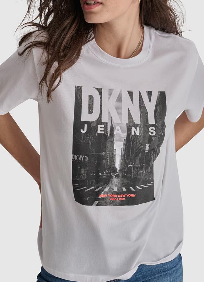 Camiseta estampada de DKNY.