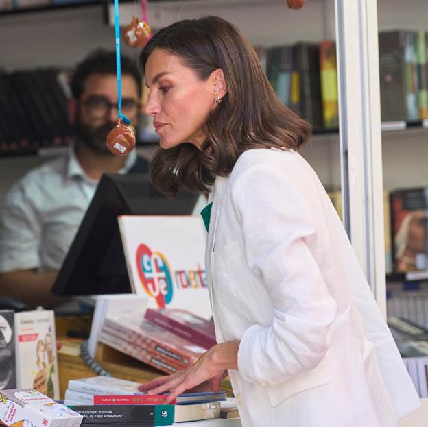 La reina Letizia en la Feria del Libro