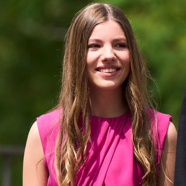 La infanta Sofía con un vestido rosa cut out. 