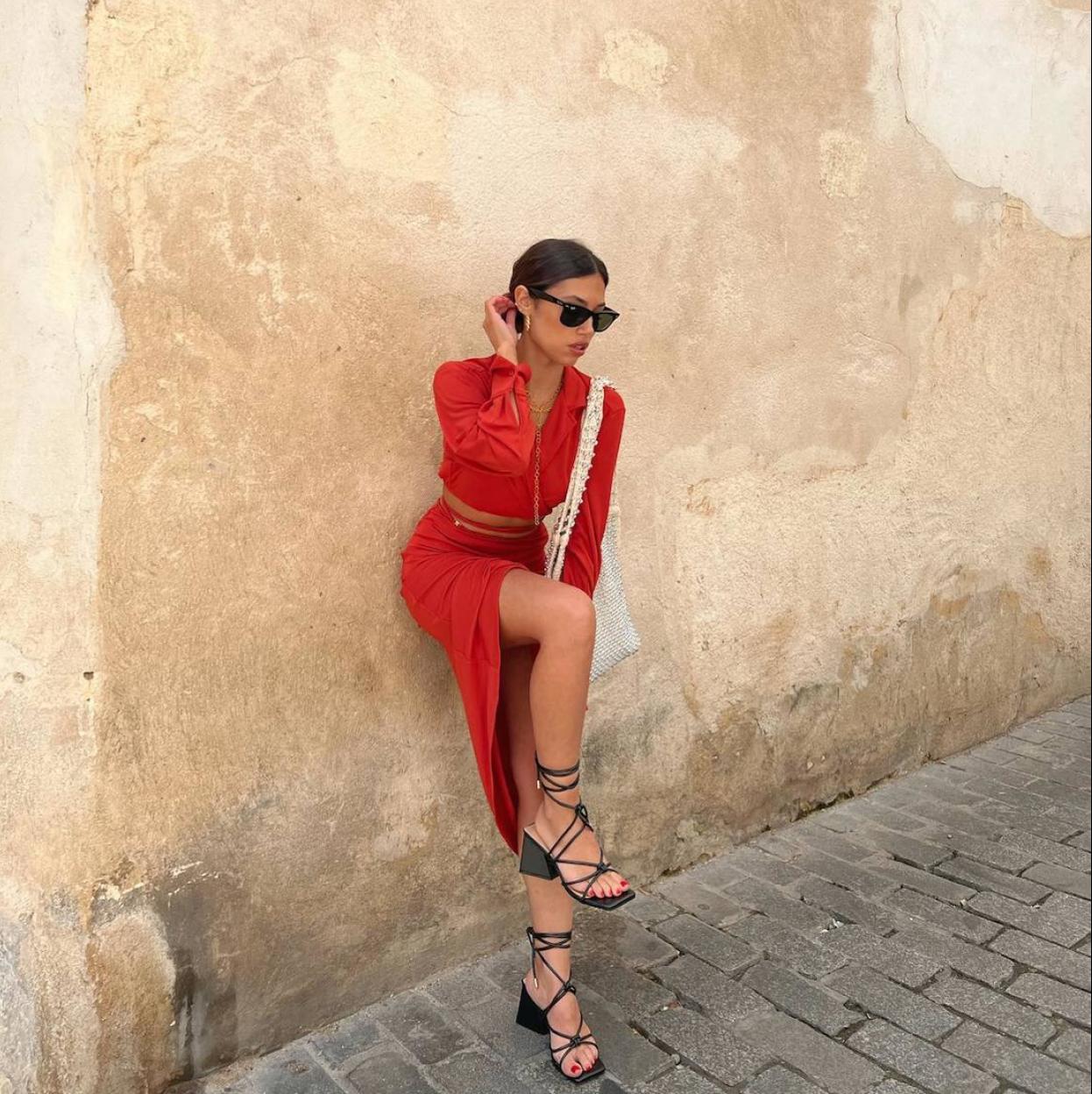 Influencer con sandalias de tiras atadas/@MARIASEGARR