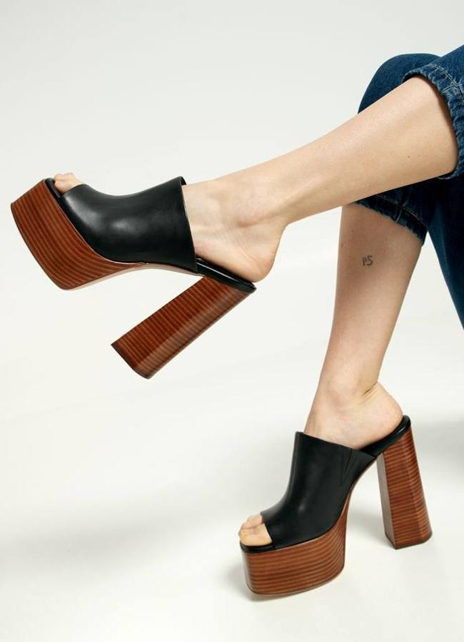 Sandalias con plataforma de madera tipo mules