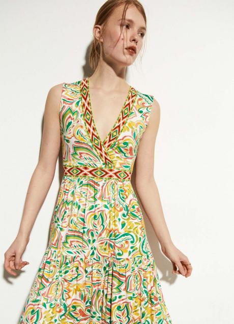 Vestido estampado de Sfera (17,99 euros)