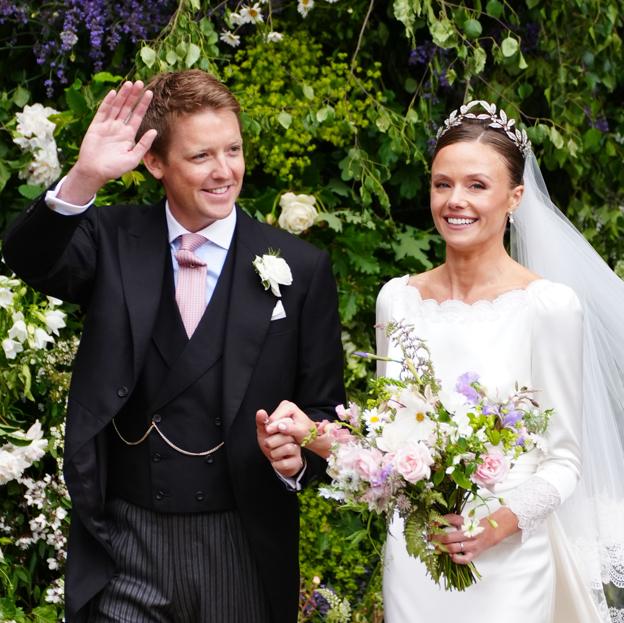 Los duques de Westminster tras la ceremonia de su boda. 