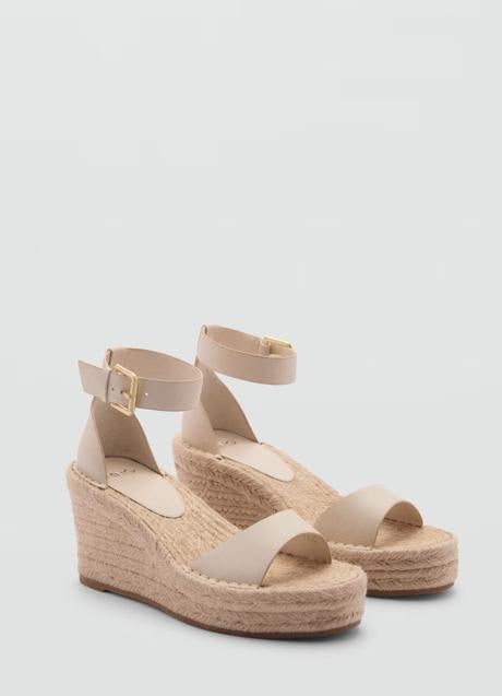 Sandalias con cuña de esparto de Mango (45,99 euros)