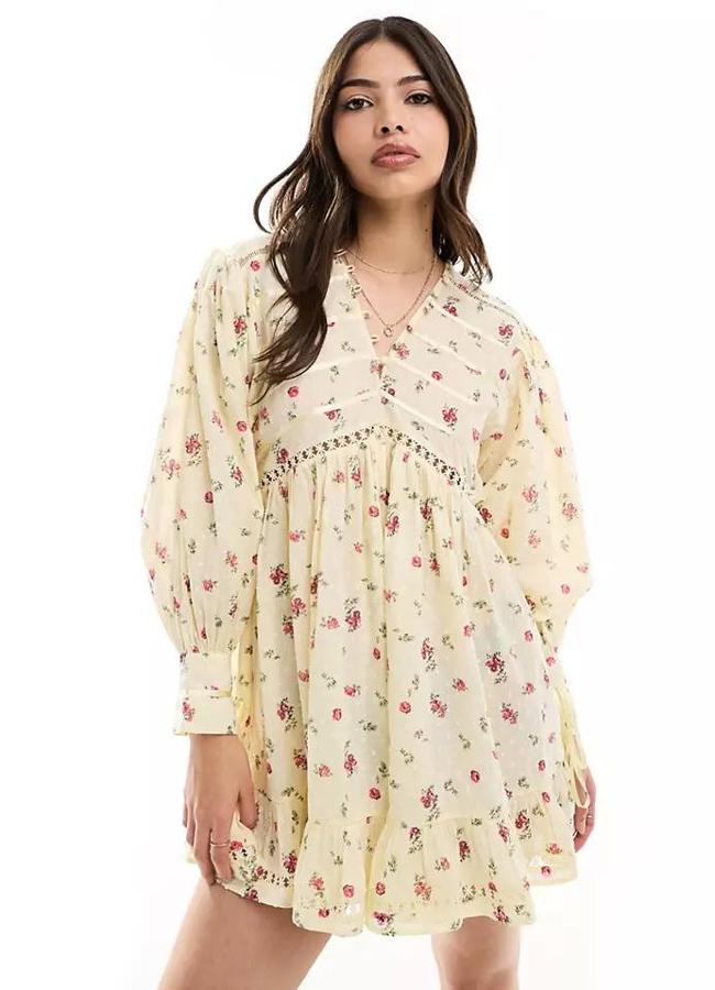 Mono corto oversize con estampado floral