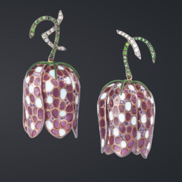 Pendientes con forma de tulipan.