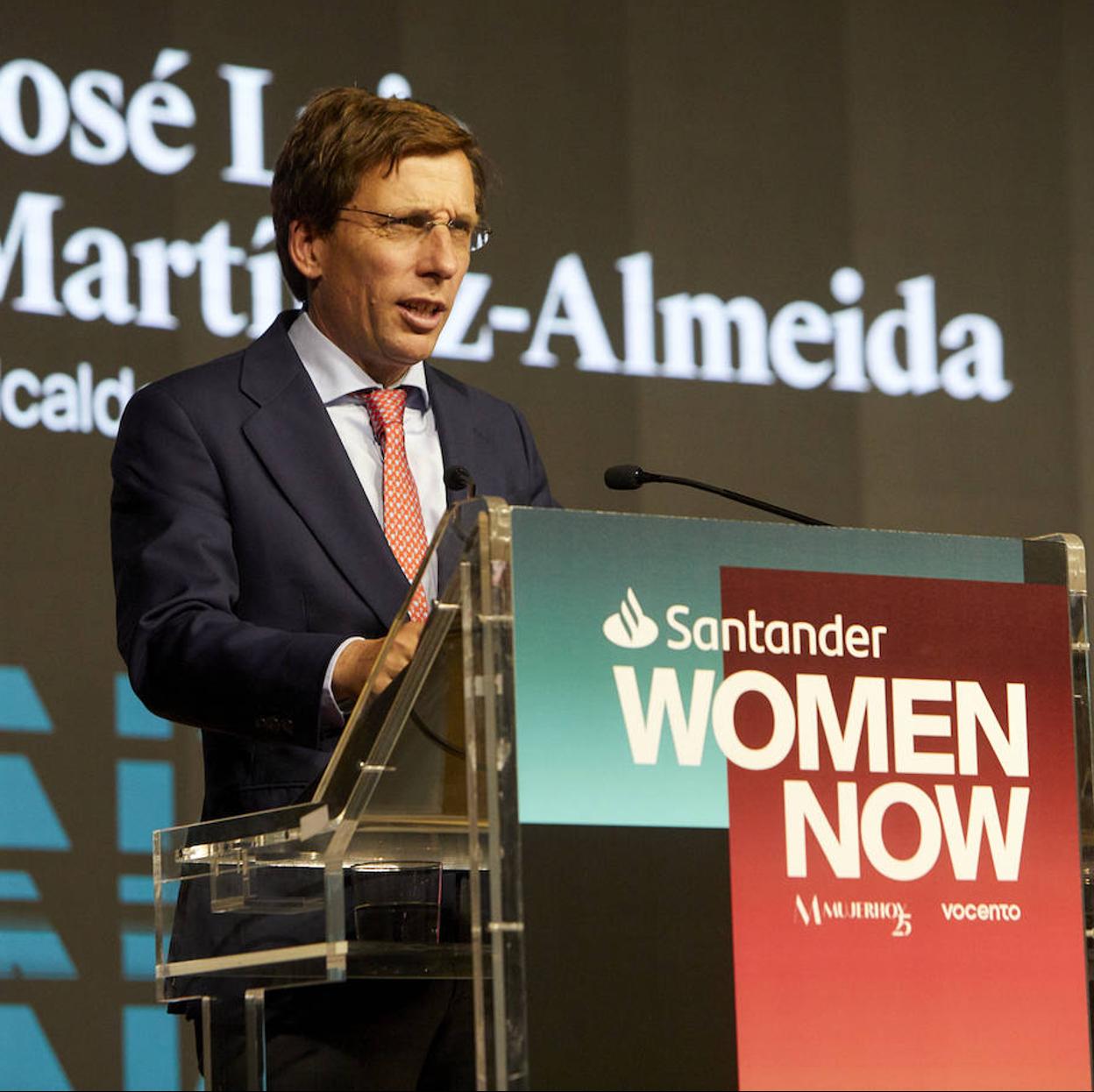 El alcalde de Madrid, José Luis Martínez-Almeida, en la clausura de Santander WomenNOW./álex rivera