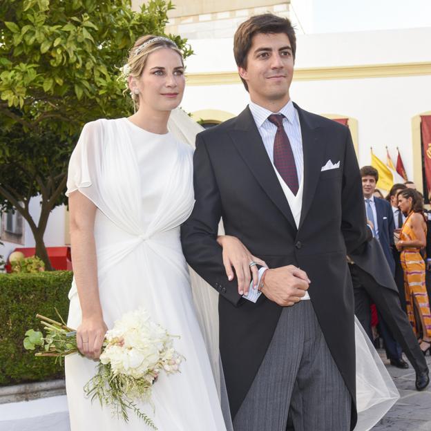 Del romántico vestido de novia al look de invitada perfecto de Lourdes Montes: todos los detalles de la boda de Sibi Montes