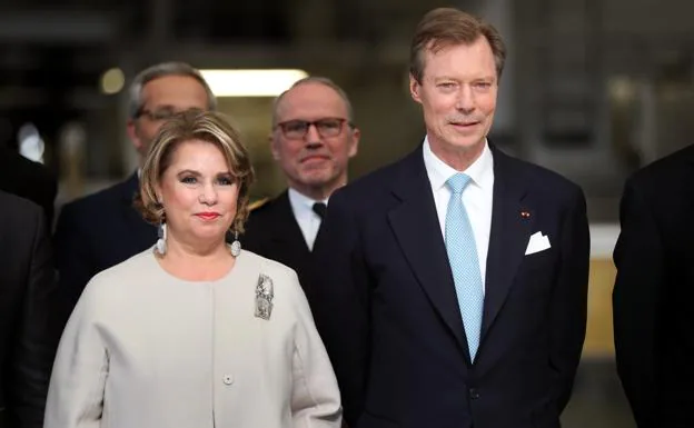 Los grandes duques de Luxemburgo, María Teresa y Enrique. 