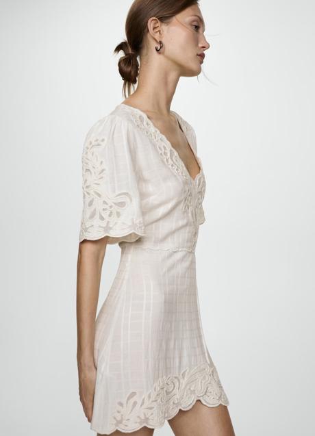 Vestido blanco de Mango (79,99 euros)