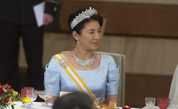 La emperatriz Masako de Japón con joyas imperiales. 