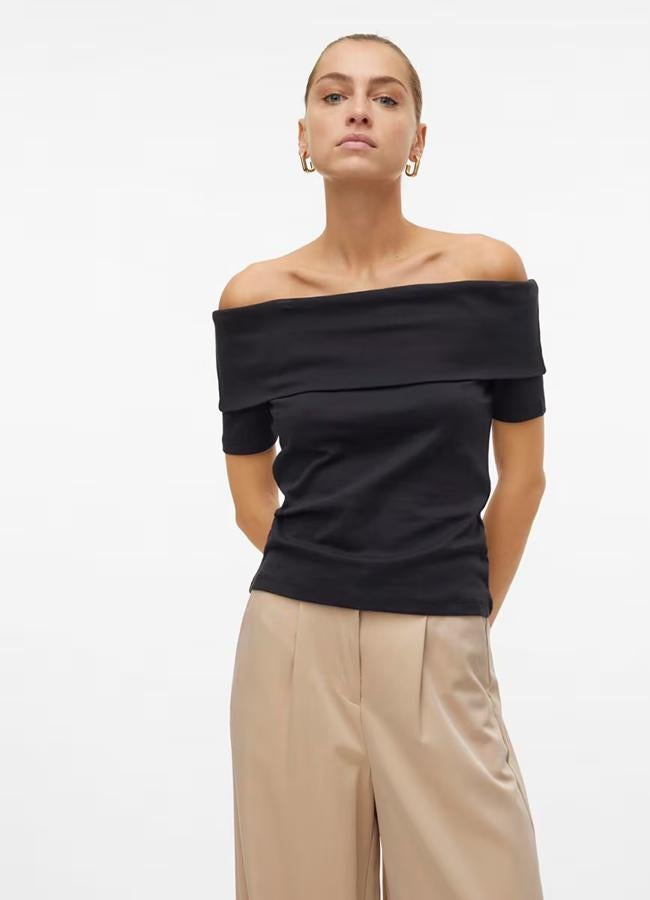 Top off the shoulder negro de Vero Moda.