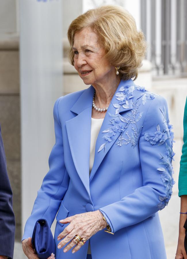 El bolso azul de la reina Sofía.