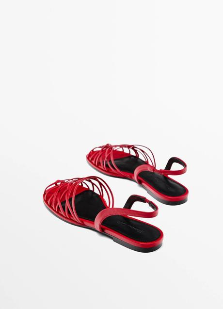 Sandalias rojas de Massimo Dutti (79,95 euros)