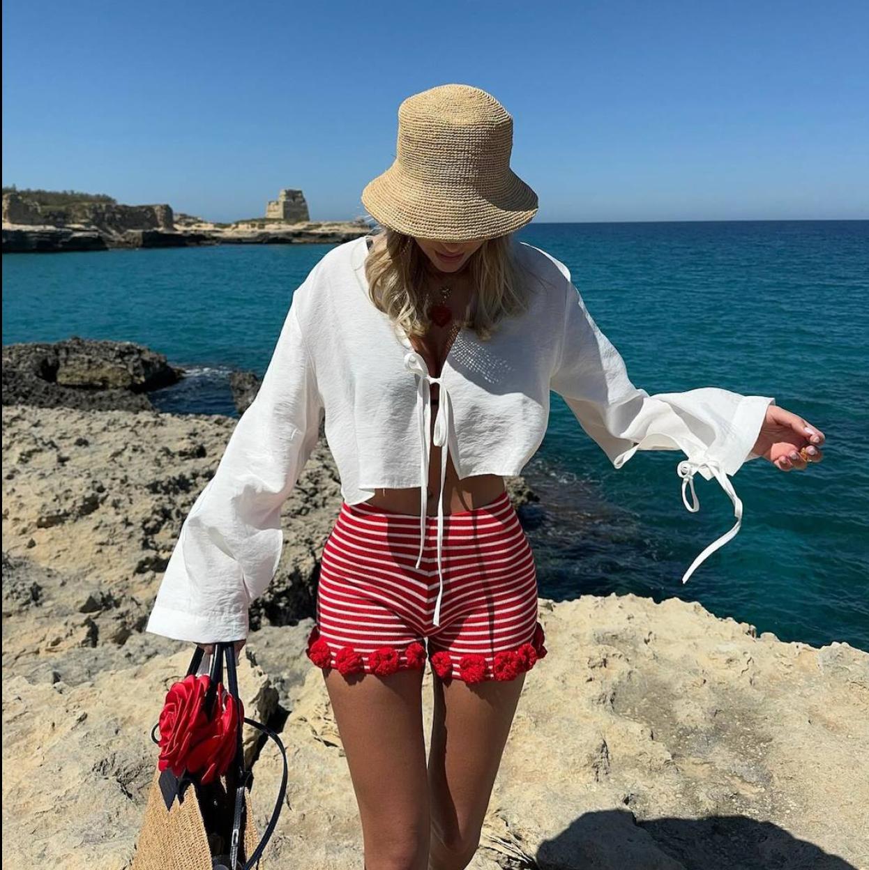 Pantalones cortos de rayas que adoran llevar las influencers en vacaciones Mujer Hoy