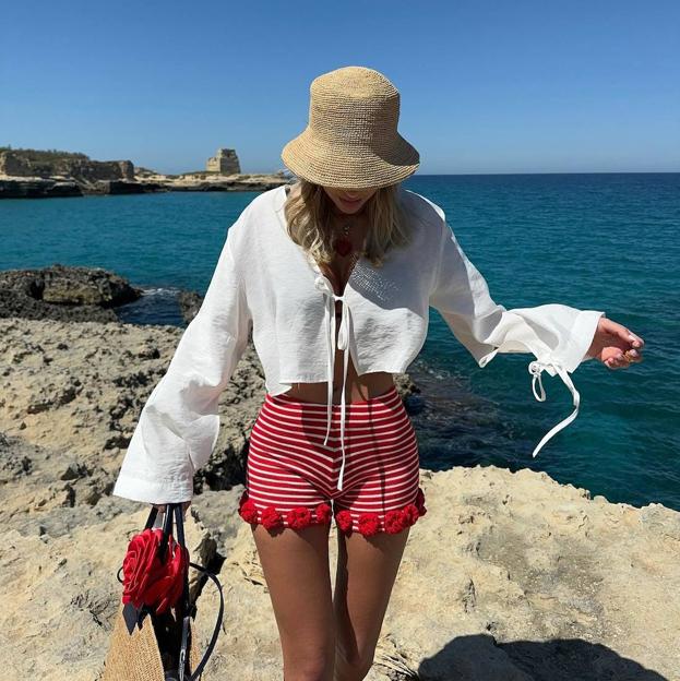 Shorts con estampado de rayas, la moda del verano que adoran llevar las influencers en la ciudad o la playa