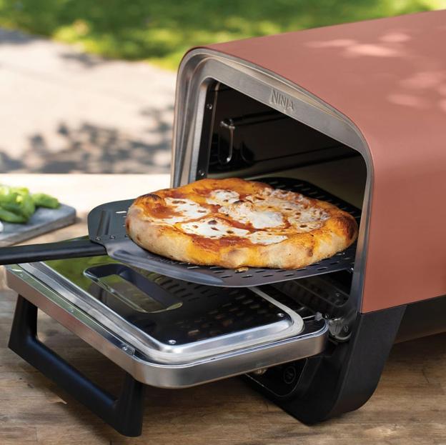 Ninja Woodfire 8-in-1 Outdoor Oven, rebajado a 349.99 euros en Amazon.