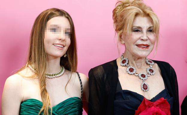 La baronesa Thyssen con su hija Carnen.