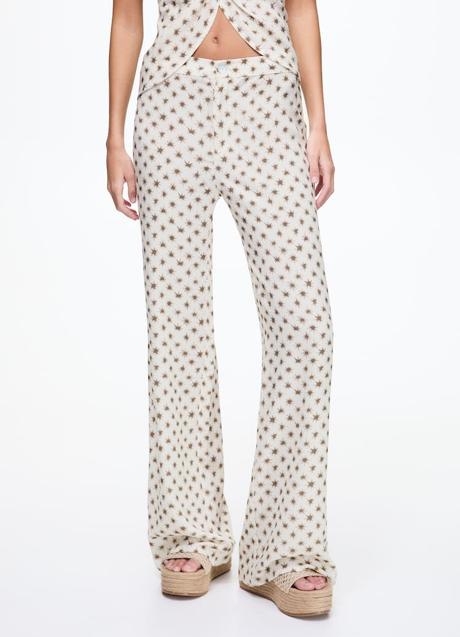 Pantalones estampados de Pull & Bear (22,99 euros)