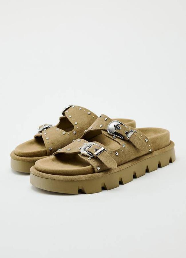 Sandalias planas con hebillas