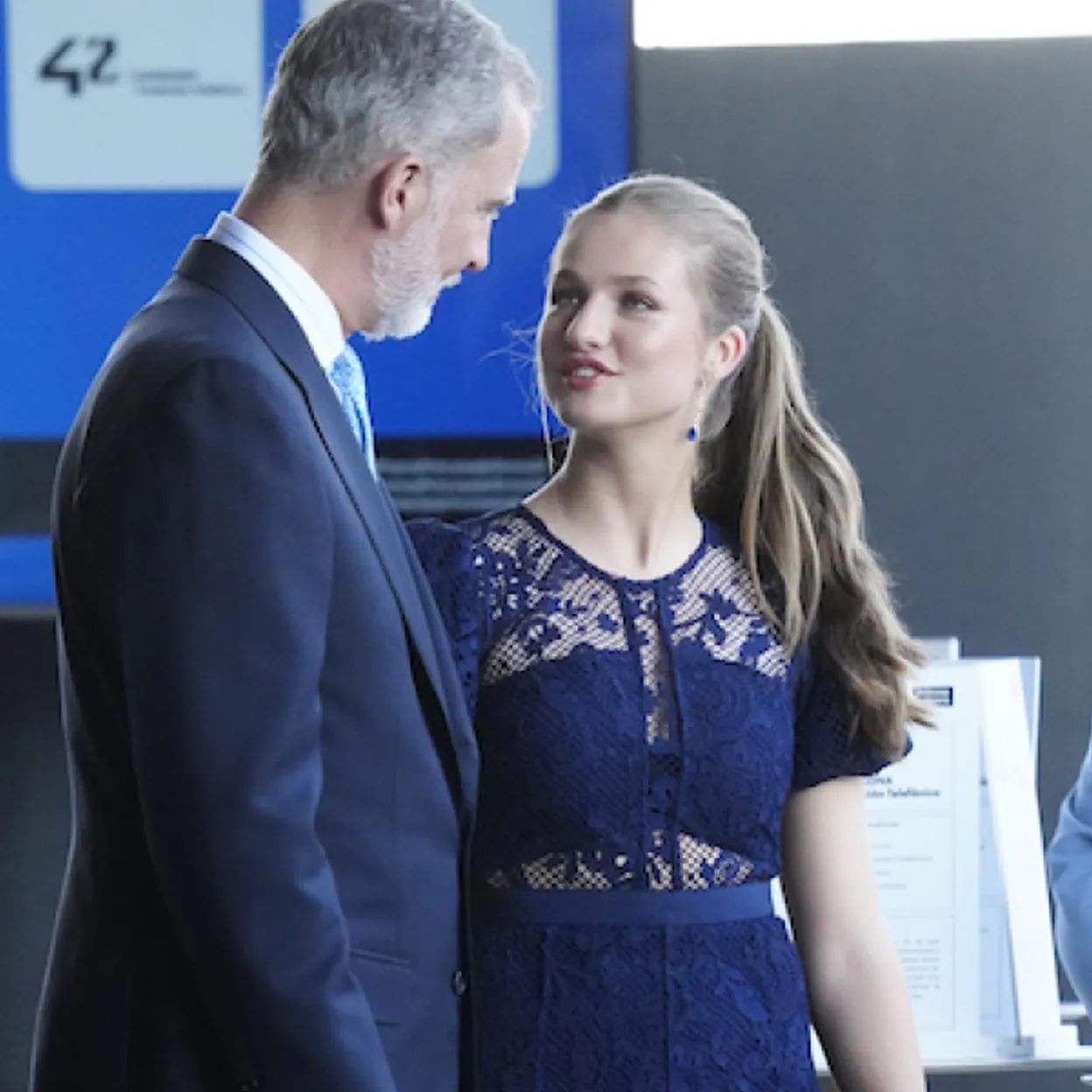 La princesa Leonor se pone un vestido con encaje y transparencias para los  premios Princesa de Girona | Mujer Hoy