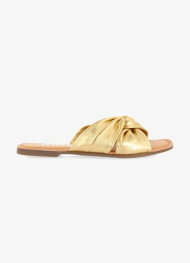 Sandalias doradas de Gioseppo, 29,45 euros.