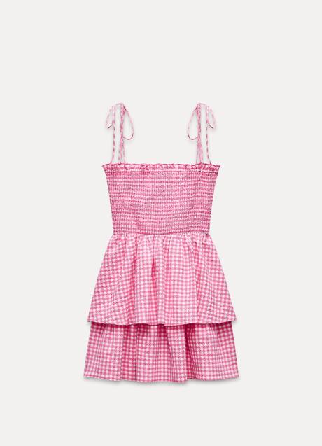 Vestido rosa y blanco de Zara (29,99 euros)