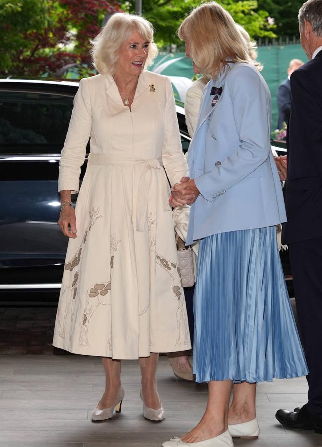 La reina Camilla llevó en Wimbledon un vestido con bordado de jirafas. / GTRES