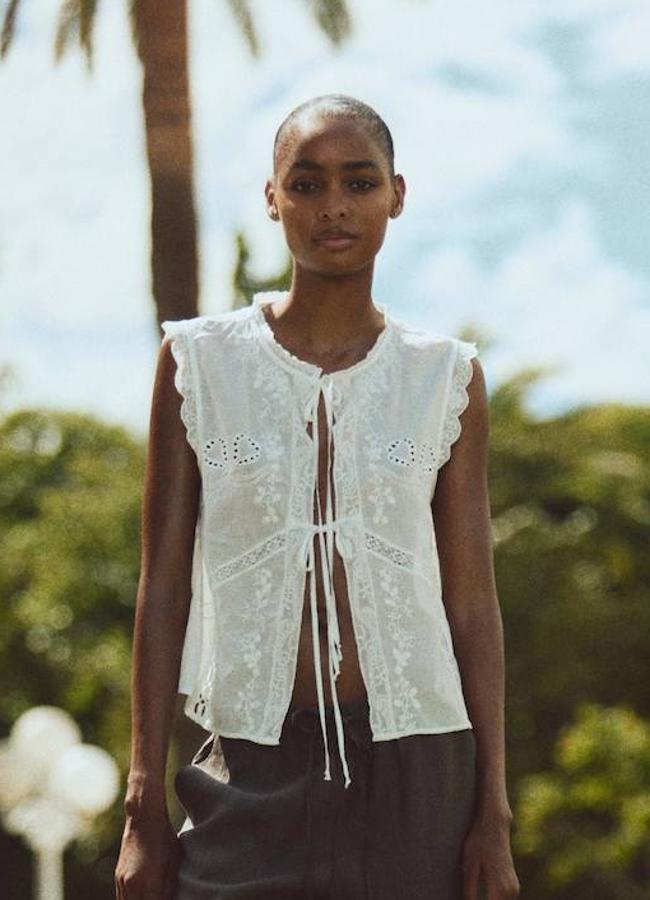 Blusa blanca con bordados